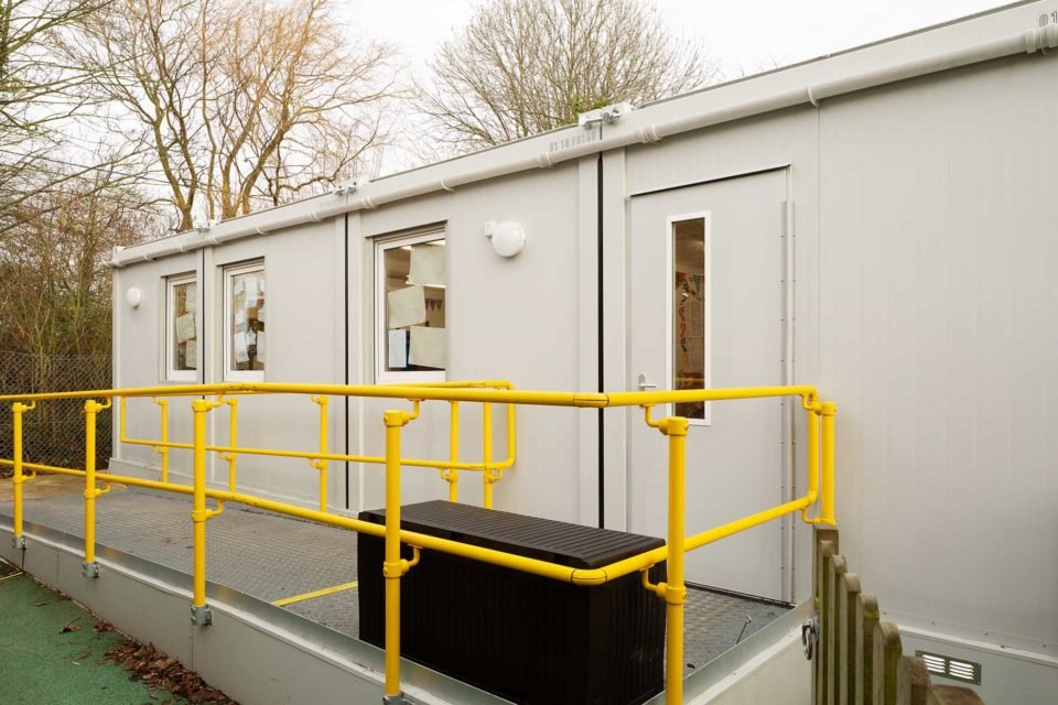 007-exterior-view-school-classroom-modular-960x640-1-1.jpg