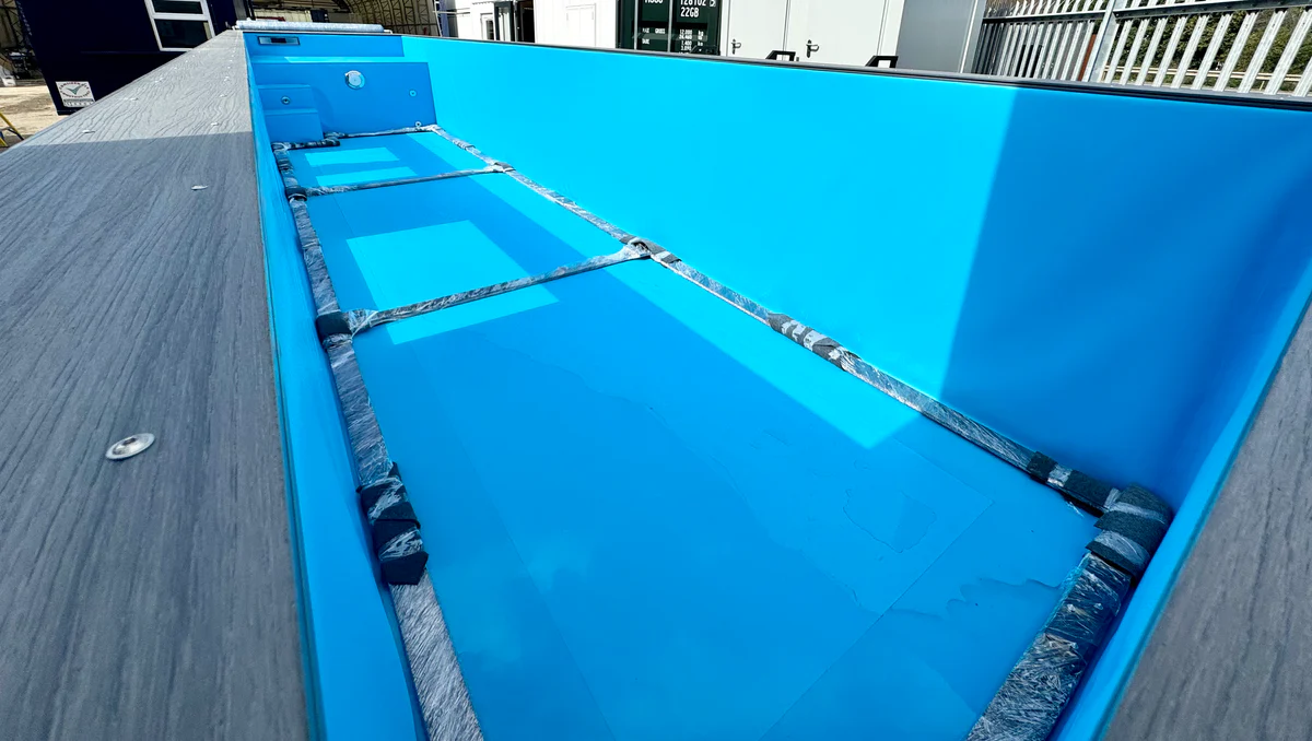 12M-_-40ft-_-Container-Swimming-Pool6.webp