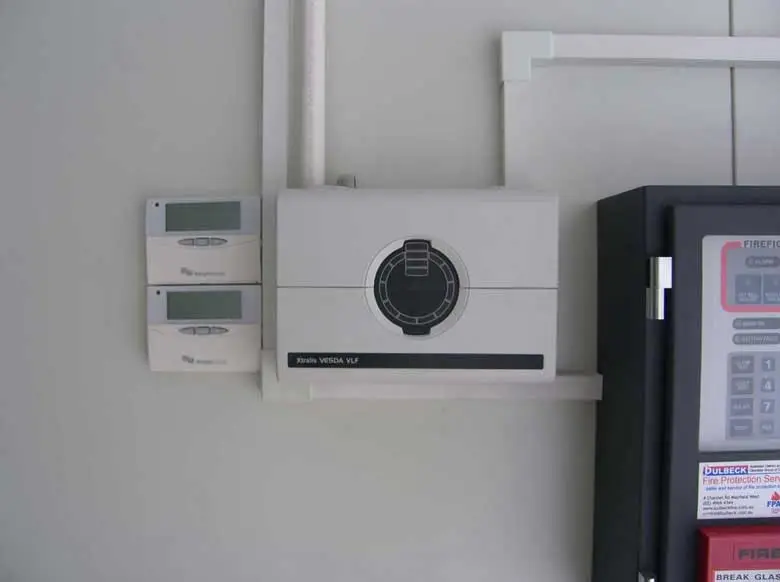 port-shipping-containers-switched-rooms-009.webp